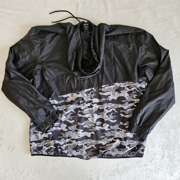 Russell Men’s Windbreaker size Extra Large XL Black Gray Camoflauge Camo - Picture 2 of 4